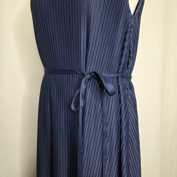 On 34th Women's Pleated Sleeveless Tie-Waist Midi Dress Intrepid Blue NWT Medium - Picture 4 of 8